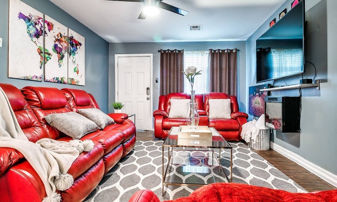 Central Oklahoma City House | Perfect, Relaxing King bed Suits/free parking
