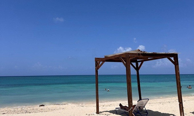 Seven Mile Beach Apartment | Perfectly Located in the Heart of Seven Mile Beach by RedAwning