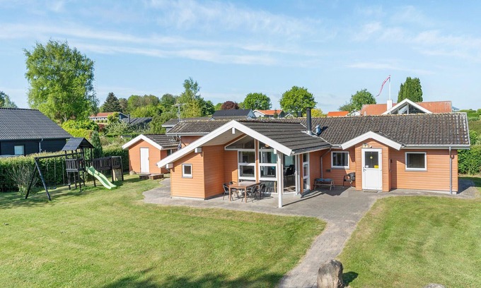 Hejlsminde Strand House | Pet-friendly home in Hejls with sauna