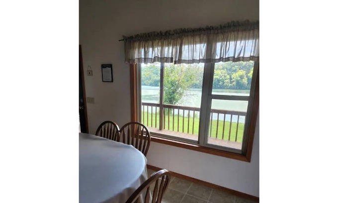 Branson Cabin | Pine Lakefront Lodge with Boat Slip