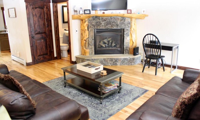 Warrior's Mark House | Pinecreek #E - 3 BR - Pool and Hot Tub Access - Close to Town - Shuttle to Slopes