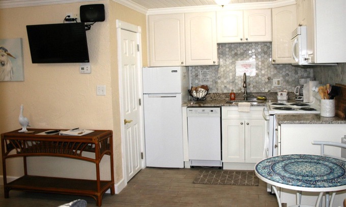 Ruskin Cottage | Pirate's Pointe Resort