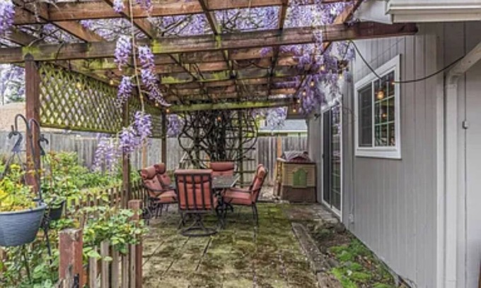 Harlow House | Pleasant 2-bedroom house in Eugene with WiFi