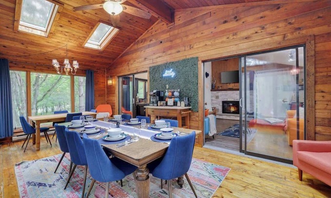 Briar Crest Woods House | Pocono Cabin | Cozy | Hot Tub | Game Room