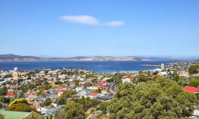 West Hobart House | Poet s House 6br fabulous character WOW views