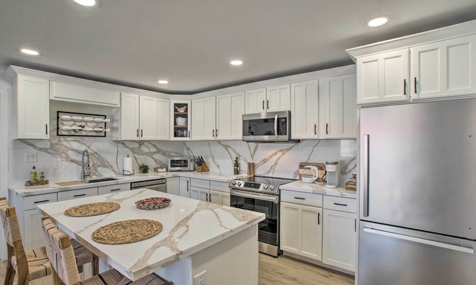 Apache Junction Condo | Pool Access: Mtn-View Condo in Apache Junction!