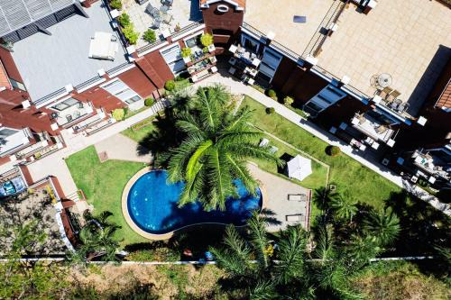 Tamarindo Apartment | Pool And Private Rooftop Access In Town!