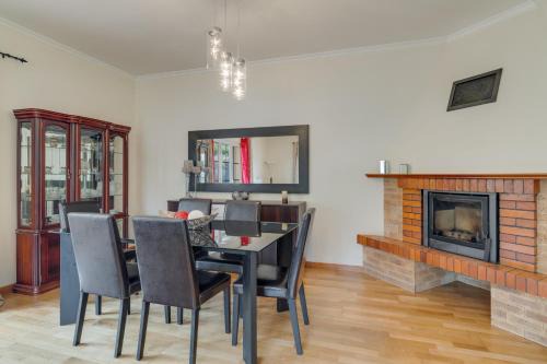 Porto Moniz House | Porto Moniz Yellow House