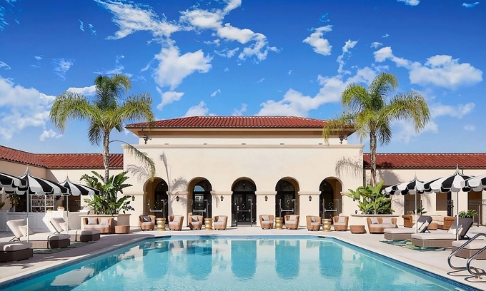 Pasadena Hotel | Prime Location! Onsite Pet-Friendly Property, Outdoor Pool, Parking