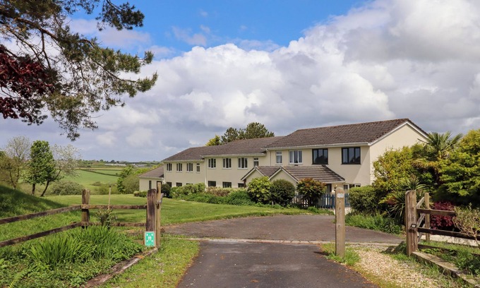 Woolfardisworthy Cottage | PRIMROSE AT MOORHEAD COUNTRY HOLIDAYS, with pool in Woolfardisworthy