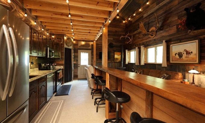 Campton Apartment | Private 600 Acres | Wifi | Hot Tub | Wolf Pen