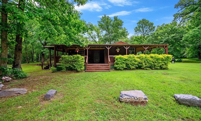 Broken Bow Cabin | Private Cabin! Located on 8.5 wooded acres! Pet and child friendly!