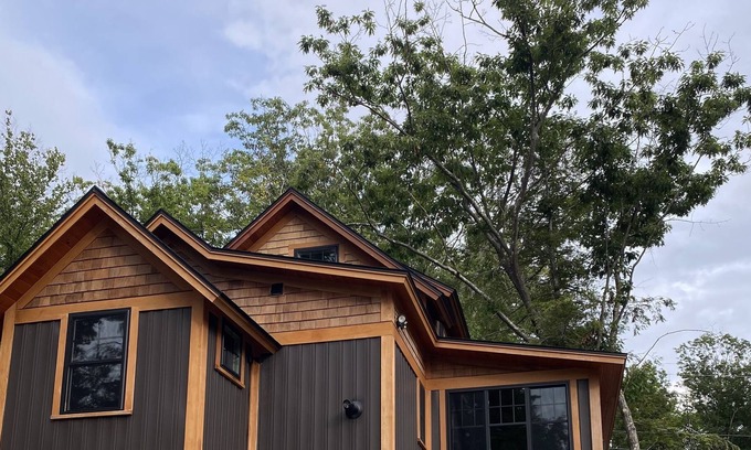 West Alton Cottage | Private Cabin with Lake View and Beach Access