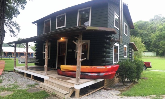 Mountain Home Cabin | Private fishing cabin on White River with hiking trails nearby