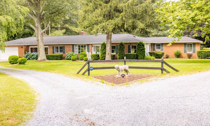 Bethlehem House | Private, gated country home with outdoor pavilion & EV charger - dog-friendly