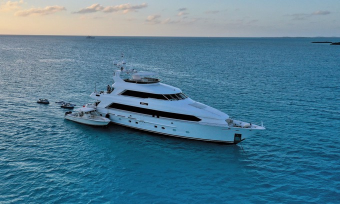 Clear Lake Shores Boat Rental | Private Mega Yacht -2nd Largest In Texas