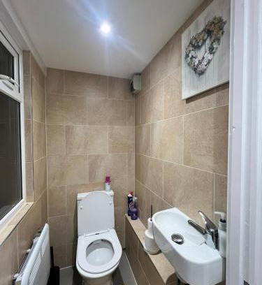 Ashford Apartment | Private Rooms with shared living room in Kent with Parking