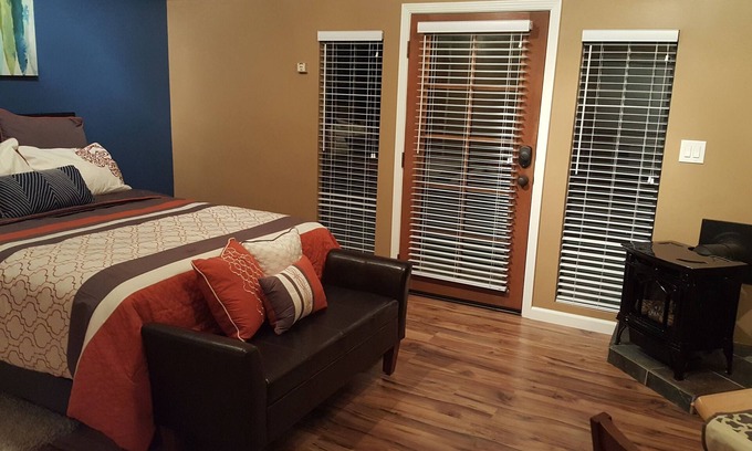 North Junior College Neighborhood Association Apartment | Private wine country getaway