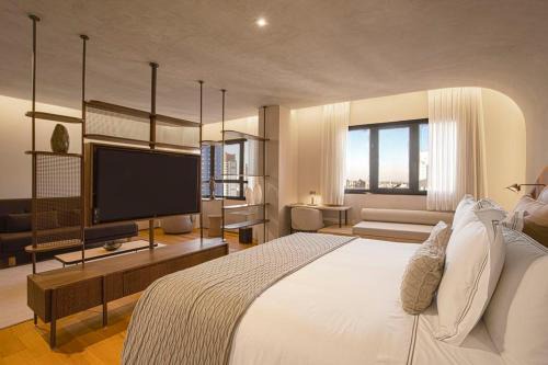 Batel Hotel | QOYA Hotel Curitiba, Curio Collection by Hilton
