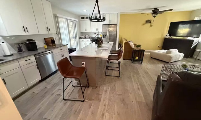 Laurel Bay House | Quaint Oasis