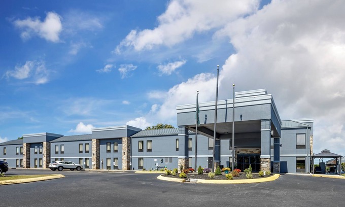 Clarksville Hotel | Quality Inn Clarksville - Exit 11
