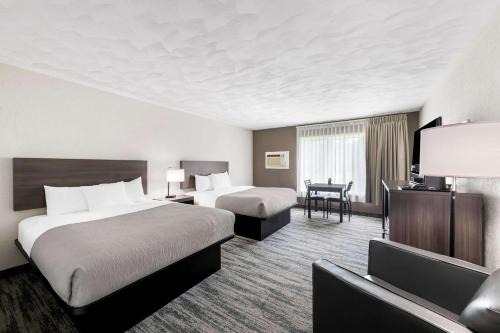 Munising Hotel | Quality Inn & Suites Munising