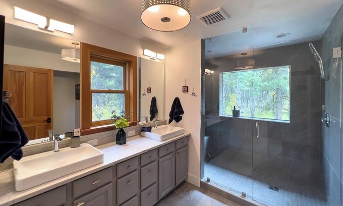River Meadows House | Quiet adventure retreat with acres of national forest land in your backyard
