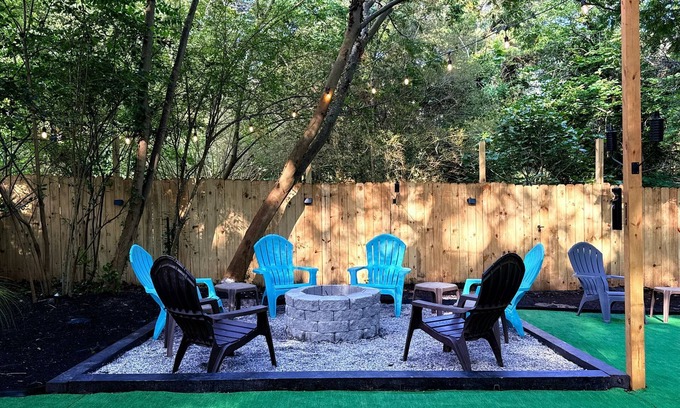 East Point House | Quiet ATL Retreat, Fire Pit Fast WiFi Flex Stay Family & Business Ready