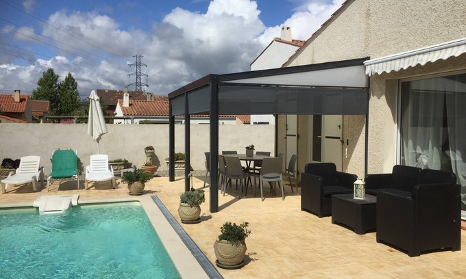 11th Arrondissement House | Quiet, contemporary villa with large terrace at the foot of the hills.