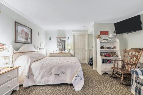 Clarks Summit House | Quiet Getaway with Queen Bed & Wi-Fi