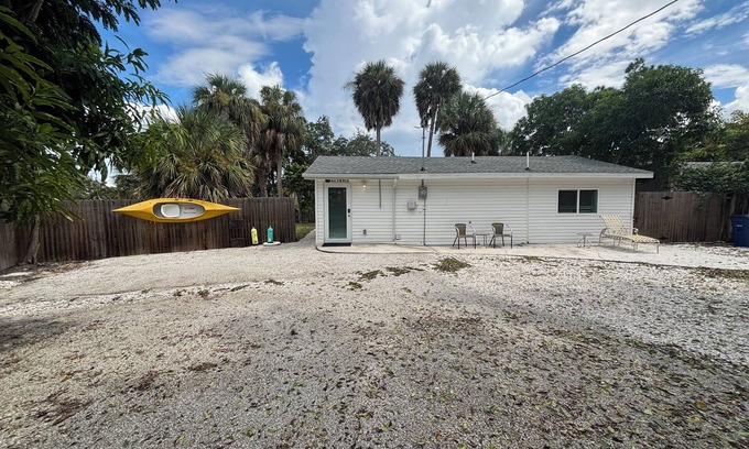 Bonita Shores Cottage | Quiet Quaint Cottage Right on Gulf Access Imperial River Close To Everything