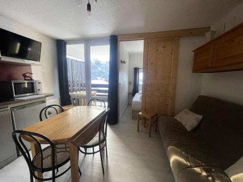 Mont-de-Lans Apartment | Résidence Arc En Ciel C - Coquet T2 face à la montagne et avec vue dégagée sur la "Vallée Blanche" MAE-5451
