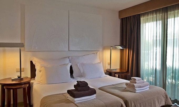 Albufeira Hotel | Rare Gem! Spacious Villa with Kitchen, Private Balcony! Pools and Beach Access!