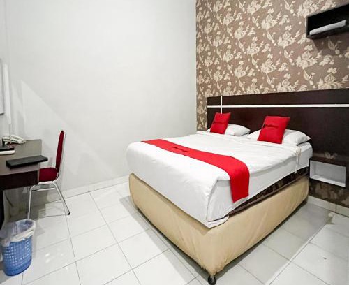 Panakkukang Hotel | RedDoorz at Lucky Inn Panakukkang Makassar