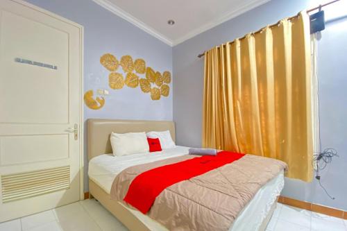 Cipanas Hotel | RedDoorz Near Taman Bunga Nusantara 2