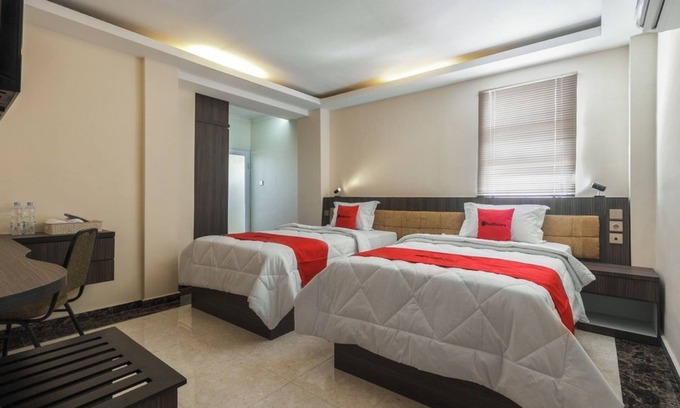 Panakkukang Hotel | RedDoorz Plus @ Boulevard Panakkukang