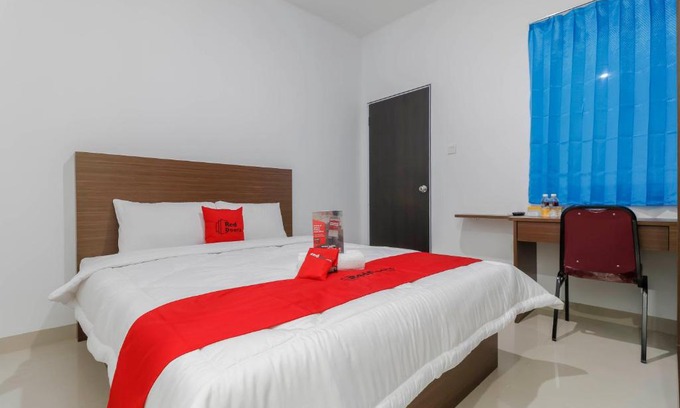 Batam Hotel | RedDoorz Plus near Kepri Mall