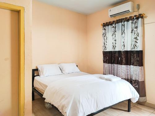 Jambi Hotel | RedDoorz Syariah near Terminal Alam Barajo Jambi