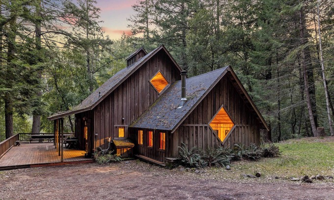 Redwood Valley House | Redwood Barn- 3-bedroom house at Leonard Lake Reserve