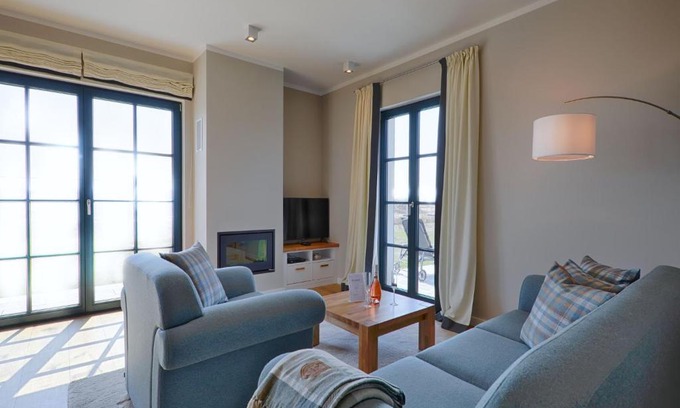 Dranske House | Reetland am Meer - Premium Reetdachvilla mit 3 Schlafzimmern, Sauna und Kamin F23