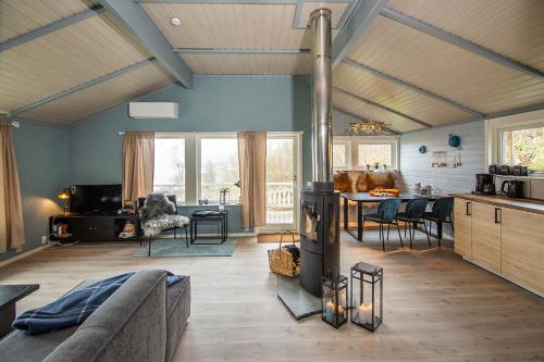 Kvaefjord Municipality House | Refsnes Overnatting, Hus Gunti