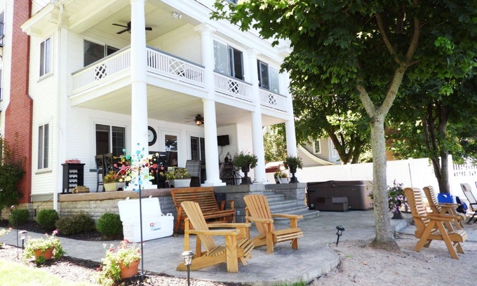 Livonia Cottage | Relax and Enjoy on Conesus Lake with a Hot Tub!