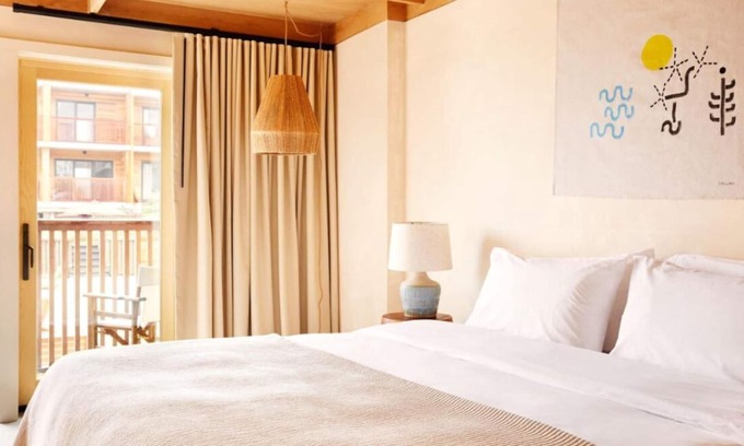 Montauk Hotel | Relax and Recharge! Free Parking & Breakfast, Near Shadmoor State Park
