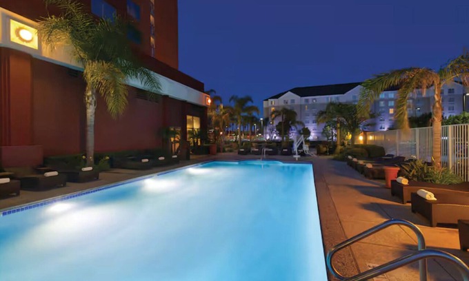 Anaheim Resort Hotel | Relaxing Anaheim Suites with Pool - 3 Units Perfect for Families & Explorers