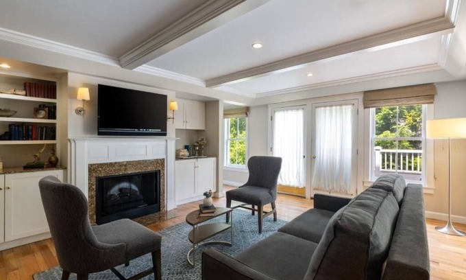 Manchester Hotel | Relaxing Spa Getaway with Golf, Hiking & Manchester Village Charm