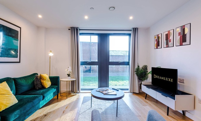 The Westside Apartment | Remarkable 2-bed Apartment in Birmingham