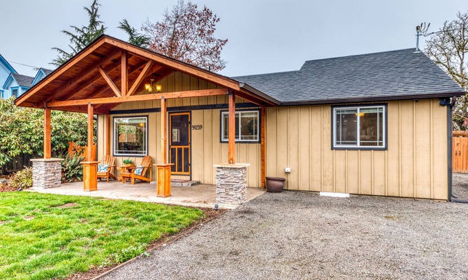 Coburg House | Remodeled, dog-friendly Willamette Valley home with large fenced yard