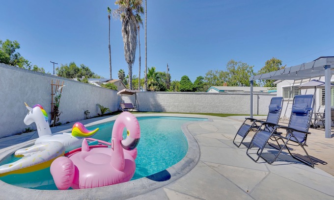 North Clairemont House | REMODELED Double Flamingo Pool/Hot Tub/BBQ/Game Room!