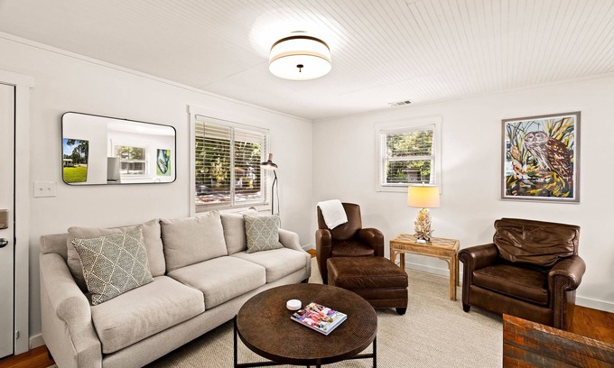 Montgomery House | Renovated Bungalow with Large Yard, Close to Everything by Lucky Savannah
