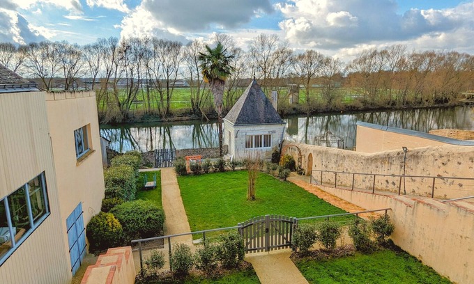 Sable-sur-Sarthe Cottage | Renovated riverside cottage for 6, near center, parking and wifi